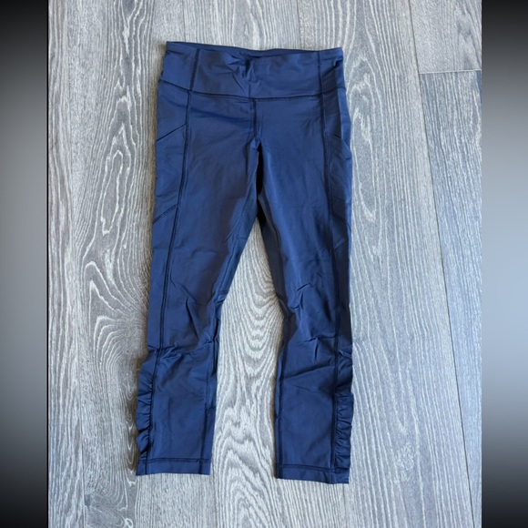 Lululemon Speed Crop Ruffle in Navy Size 6 - Picture 1 of 5